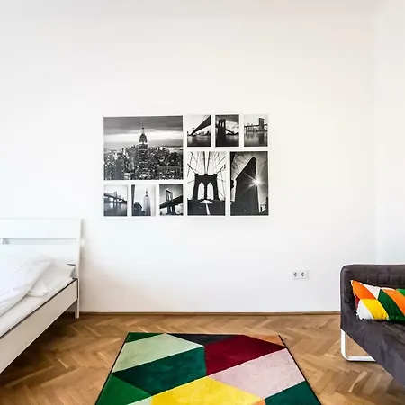 Apartment Downtown Lonyay *