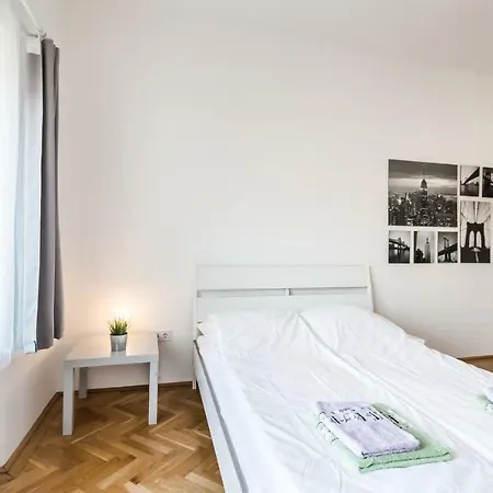 Apartment Downtown Lonyay